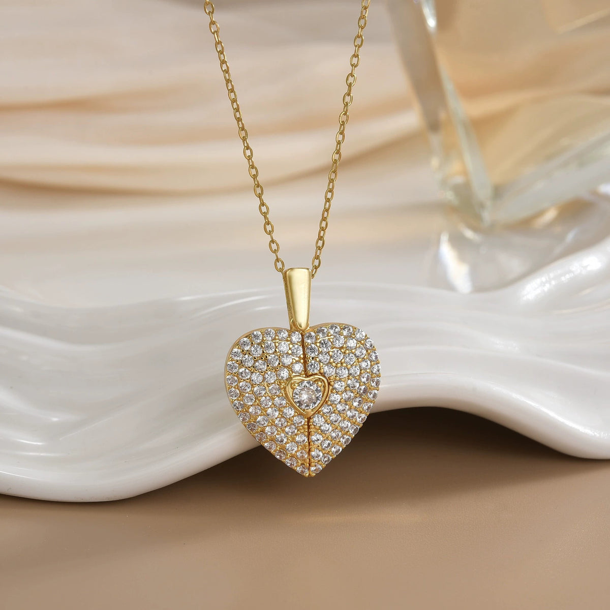 Women's Heart Opening And Closing Necklace Wings Pendant